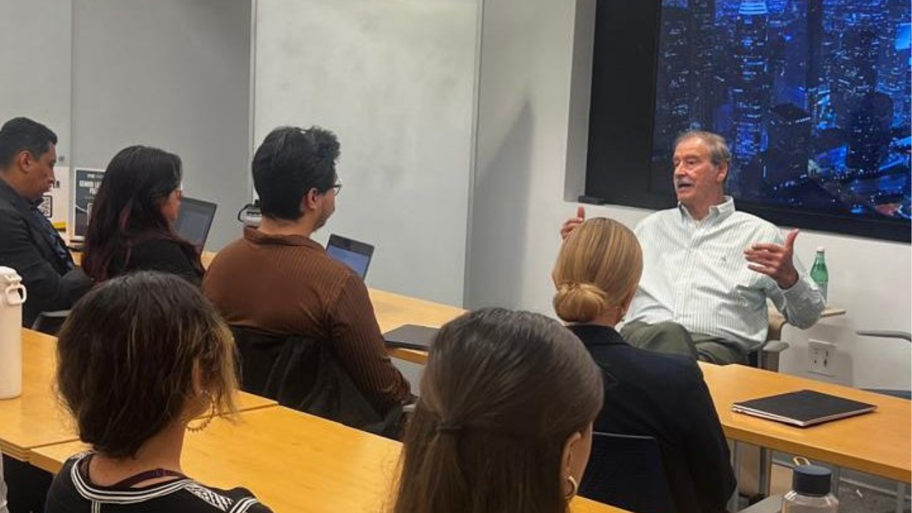 Vicente Fox ante alumnos. Foto: X (@VicenteFoxQue)