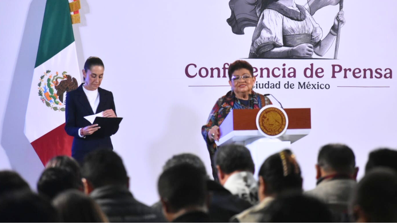 Claudia Sheinabaum y Ernestina Godoy. Foto: Enrique Pérez Huerta