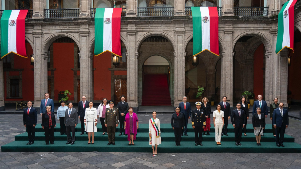 Claudia Sheinbaum frente a su gabinete presidencial. Foto: X / (@Claudiashein)