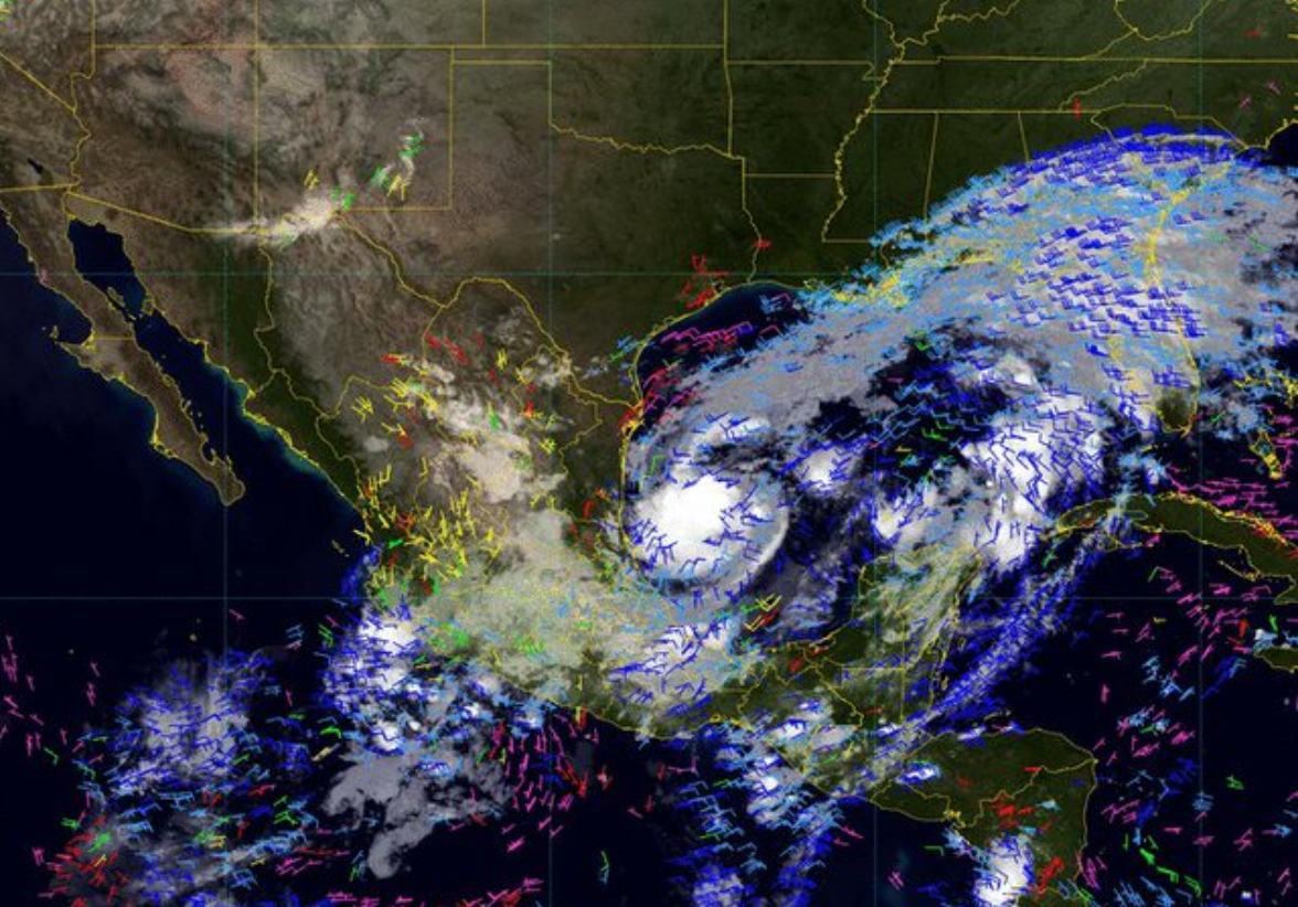 La llegada del Huracán Milton ha llevado a las autoridades yucatecas a cerrar puertos en varias localidades. La comunidad se prepara para enfrentar posibles afectaciones. Foto: X @conagua_clima