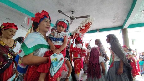 Pueblos indígenas están vivos a pesar de todo, señalan especialistas