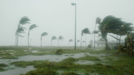 Tormenta Sara avanza hacia la Península de Yucatán como depresión tropical