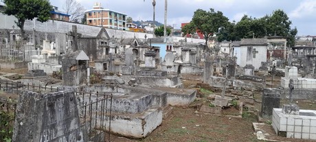 Día de Muertos: Panteón de Veracruz en el olvido, se borran nombre de lápida