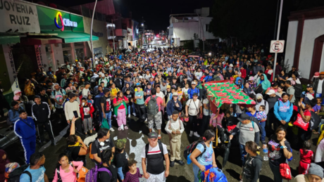 Caravana de migrantes avanza desde Chiapas hacia EE. UU.