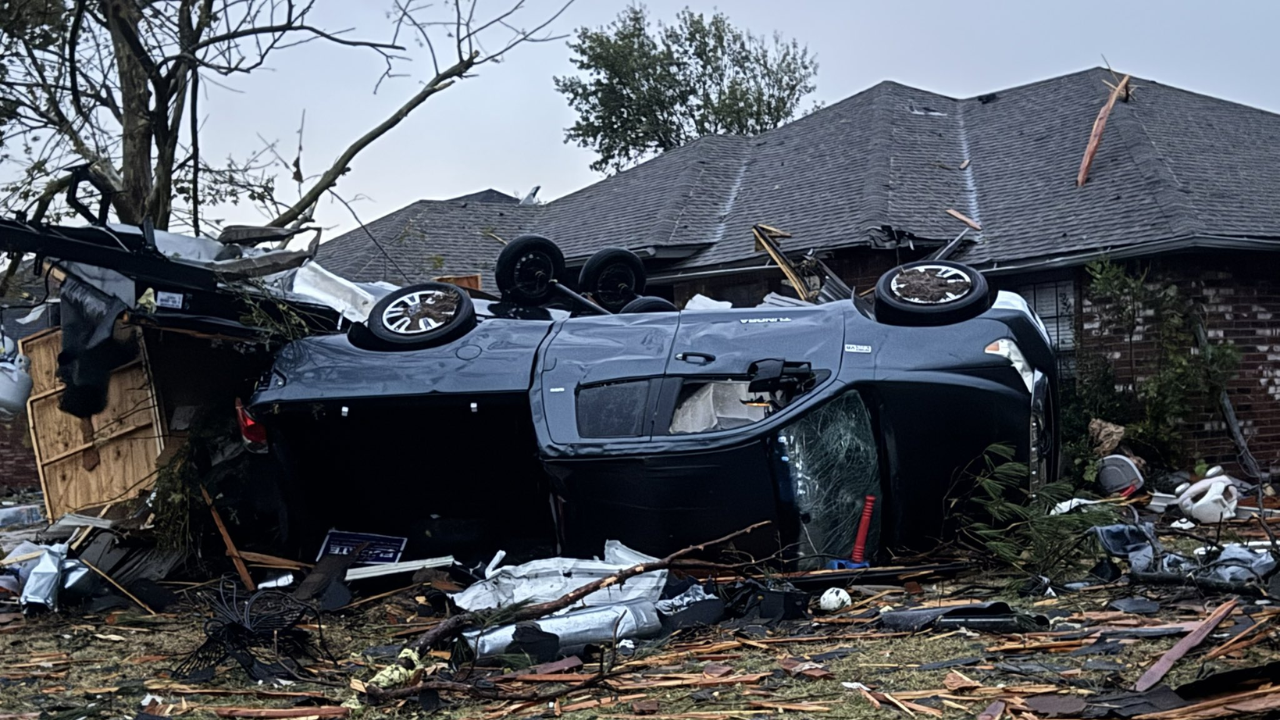 Tornado Oklahoma. Créditos: X @JohnHayesNews.