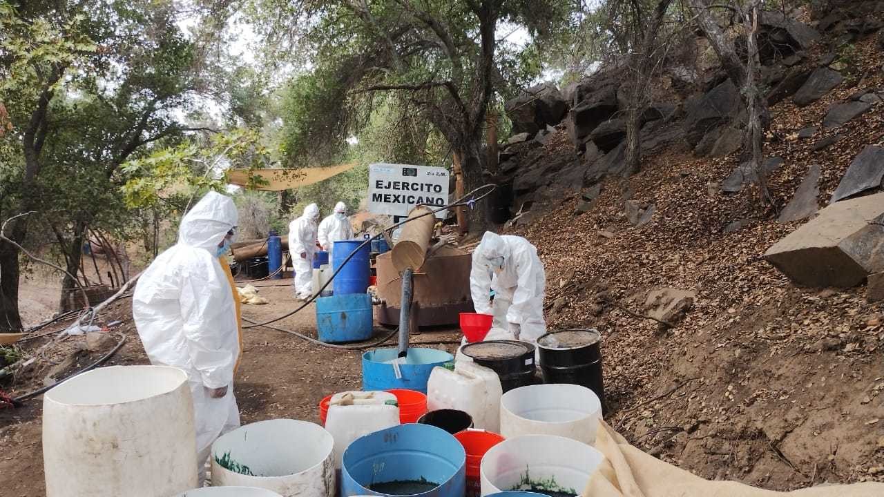 Personal del Ejército Mexicano aseguró un laboratorio clandestino para la elaboración de drogas sintéticas. Foto: Sedena.