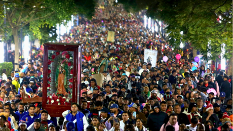 Peregrinos siguen arribando a Basílica para conmemorar aparición de la Virgen de Guadalupe