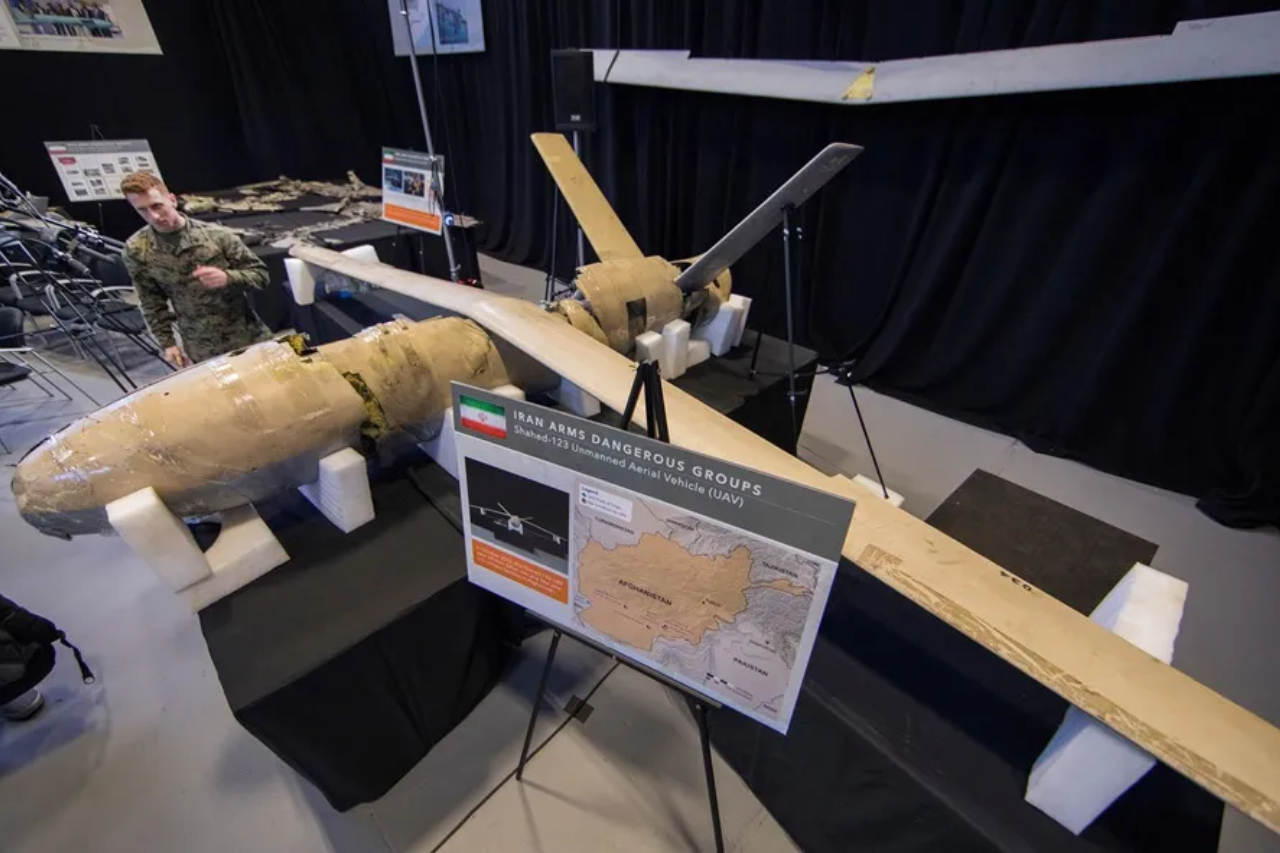 Modelo de un dron iraní Shahed en una muestra de material iraní en Washington, DC, en 2018. EFE