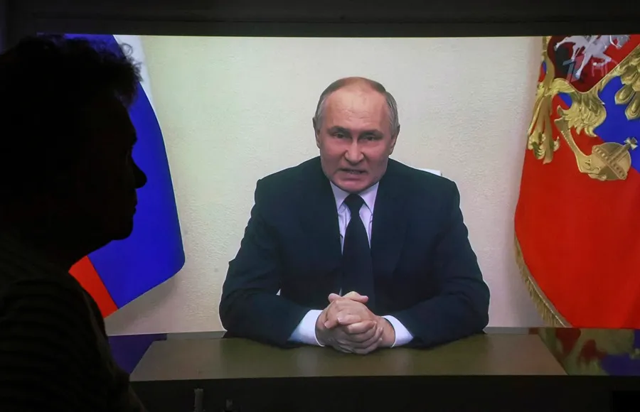 El presidente ruso, Vladímir Putin, condenó hoy el “bárbaro” atentado terrorista del viernes contra una sala de conciertos en las afueras de Moscú. Foto: EFE