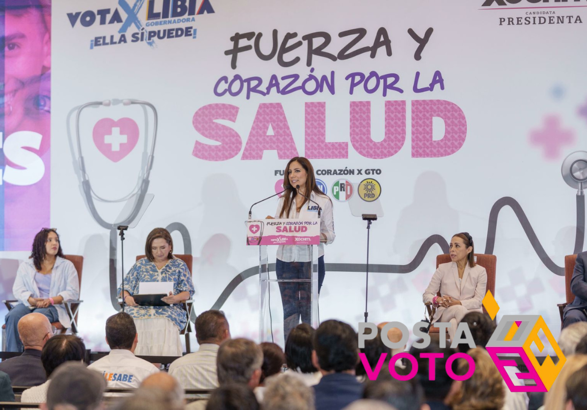 Libia Dennise García Muñoz Ledo, candidata a la gubernatura de Guanajuato, acompañada de Xóchitl Gálvez, durante un evento en Celaya de la candidata presidencial. Foto: Cortesía