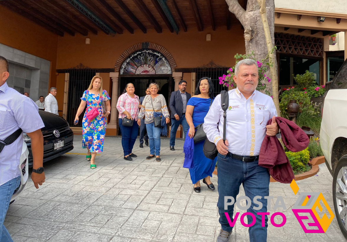 El gobernador Cuitláhuac García escuetamente respondió hoy que no siente estar entrometido en el proceso electoral.