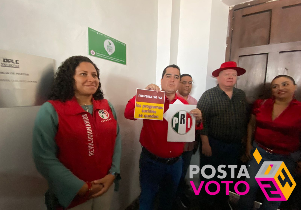 Adolfo Ramírez Arana, líder del PRI Veracruz, denunció uso electoral de programas sociales en veda por parte de Morena ante el OPLE estatal. Foto: Rosalinda Morales / POSTA