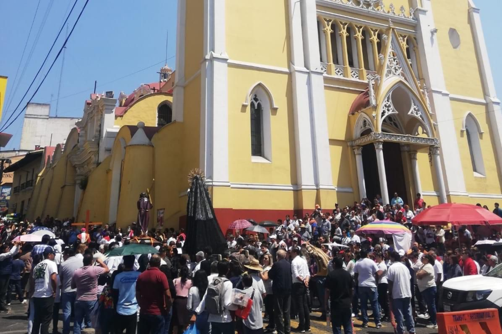 Decenas de feligreses acompañaron y se unieron a las procesiones. Foto: Rosalinda Morales / POSTA
